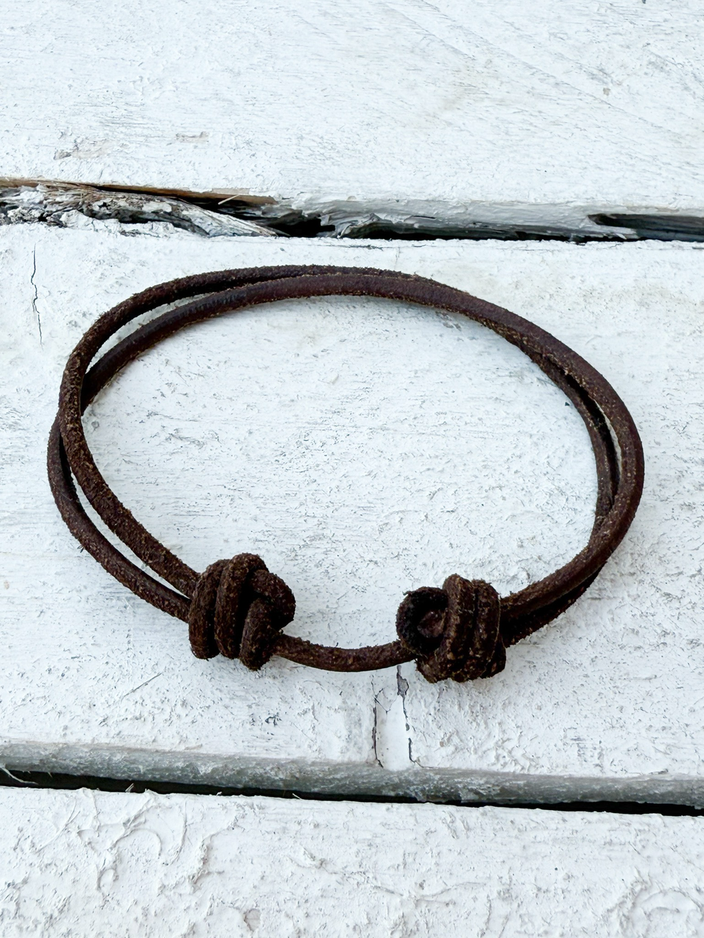 Pulsera cuero nudos