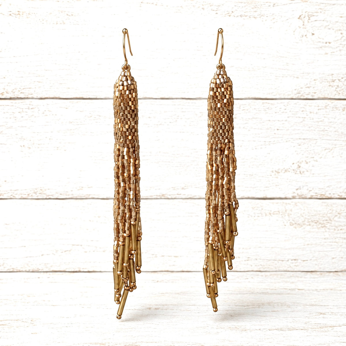 Pendientes pompón Miyuki dorado
