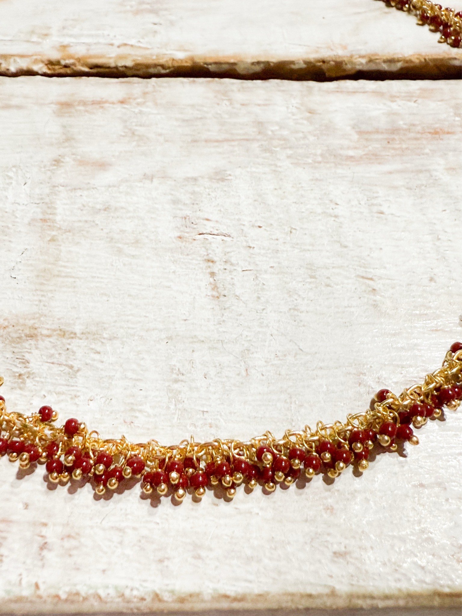 Cadena cordón bolitas rojas