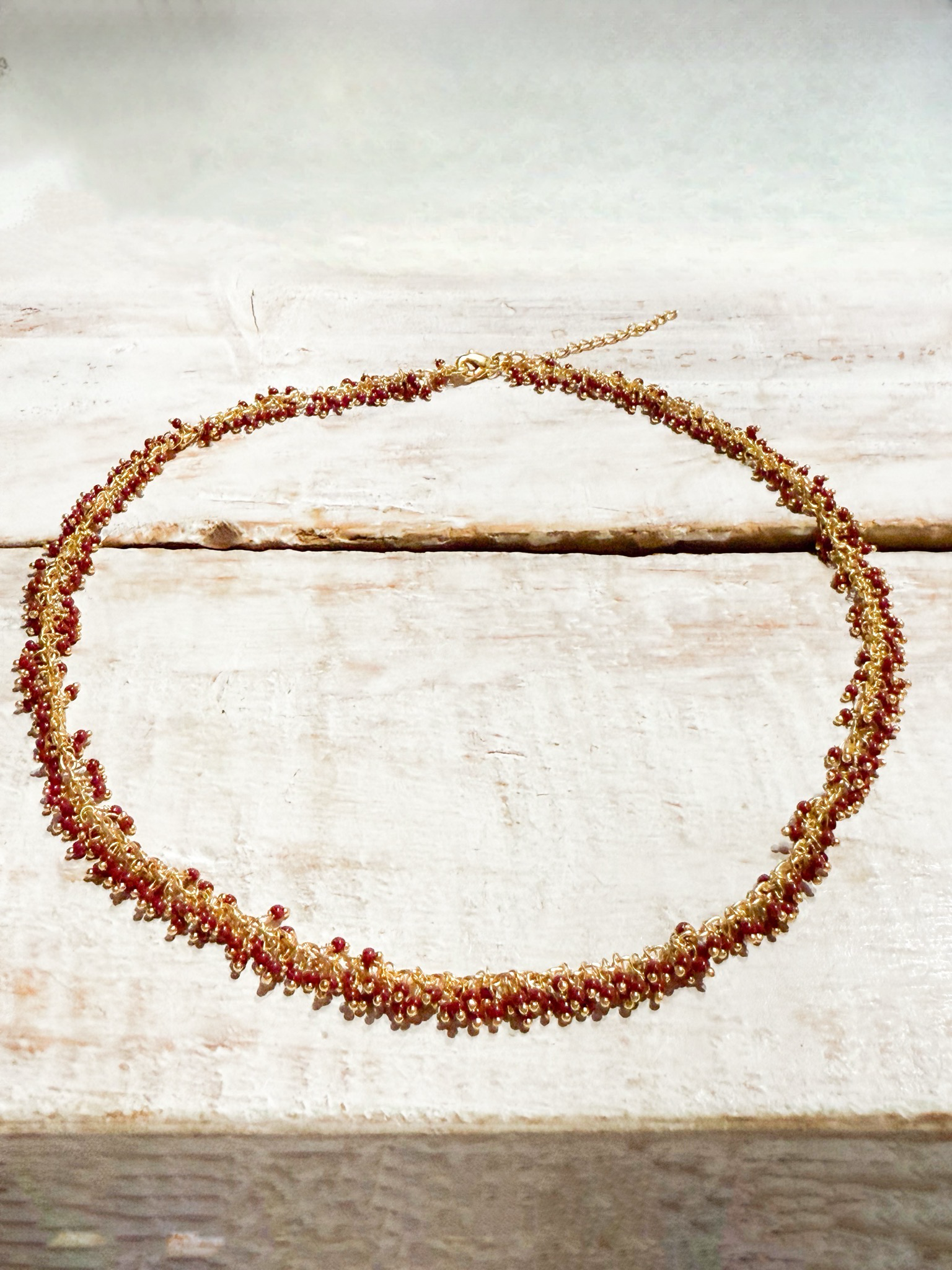 Cadena cordón bolitas rojas