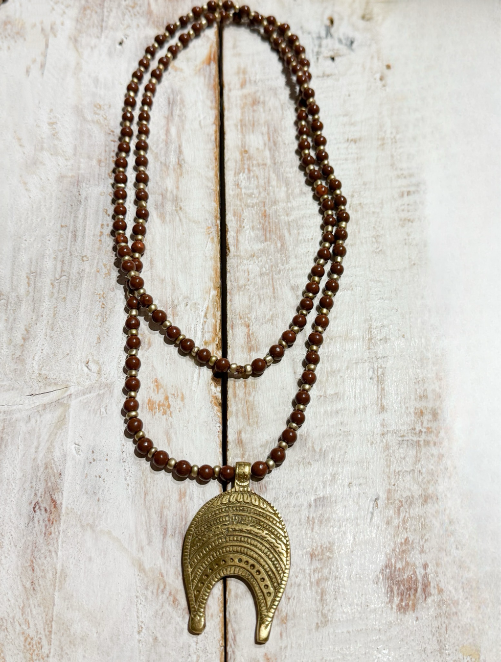 Collar tribal piedra marrón