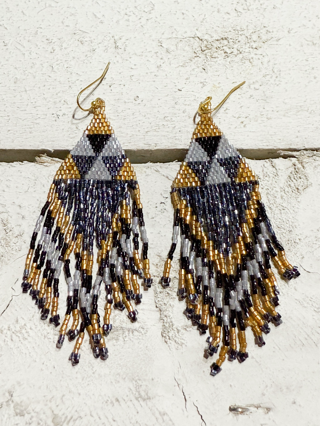 Pendientes miyuki triángulos dorado y grises