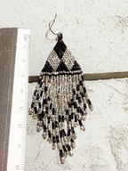 Pendientes miyuki triángulos plata y negro