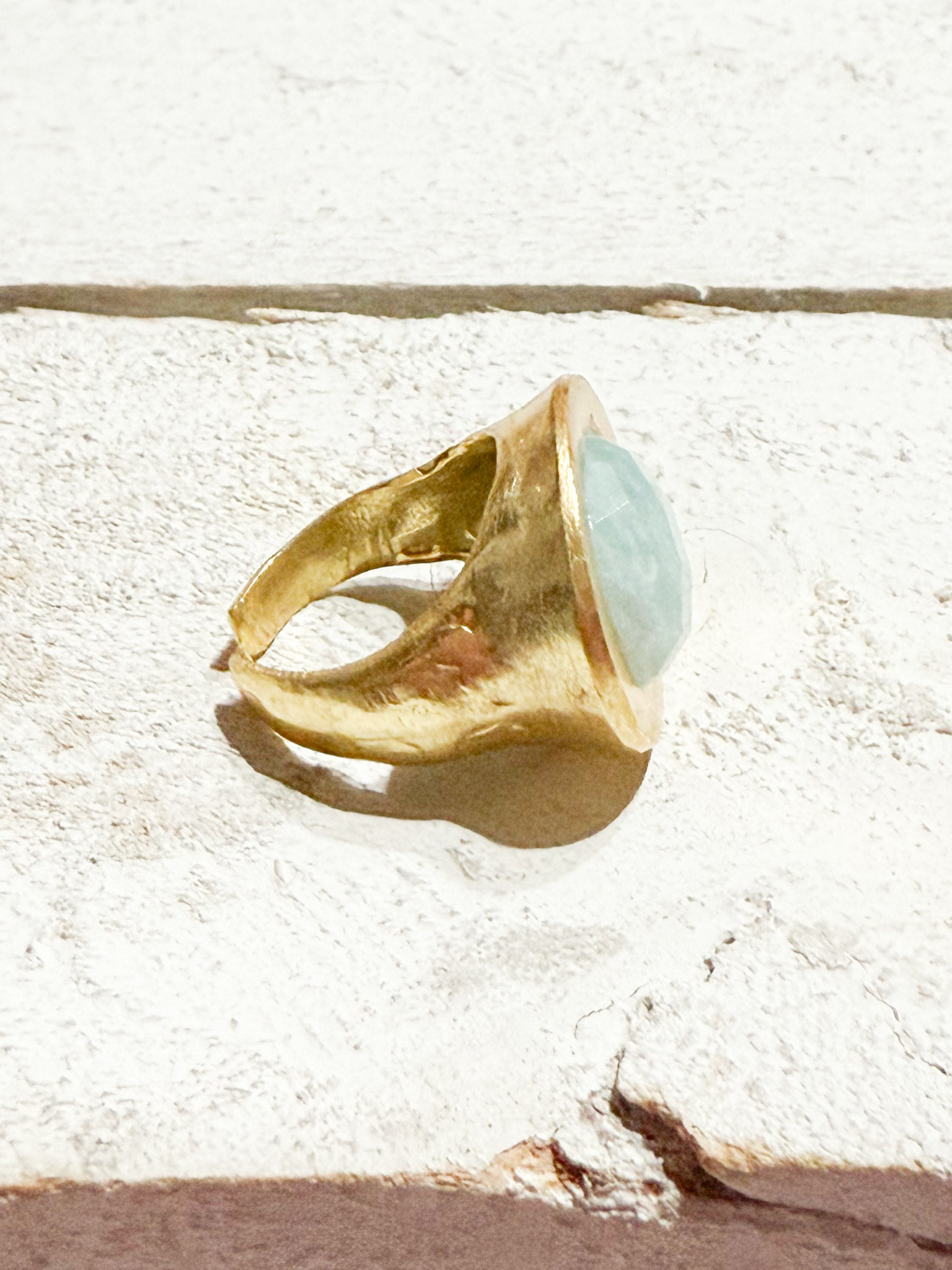 Anillo oval agua