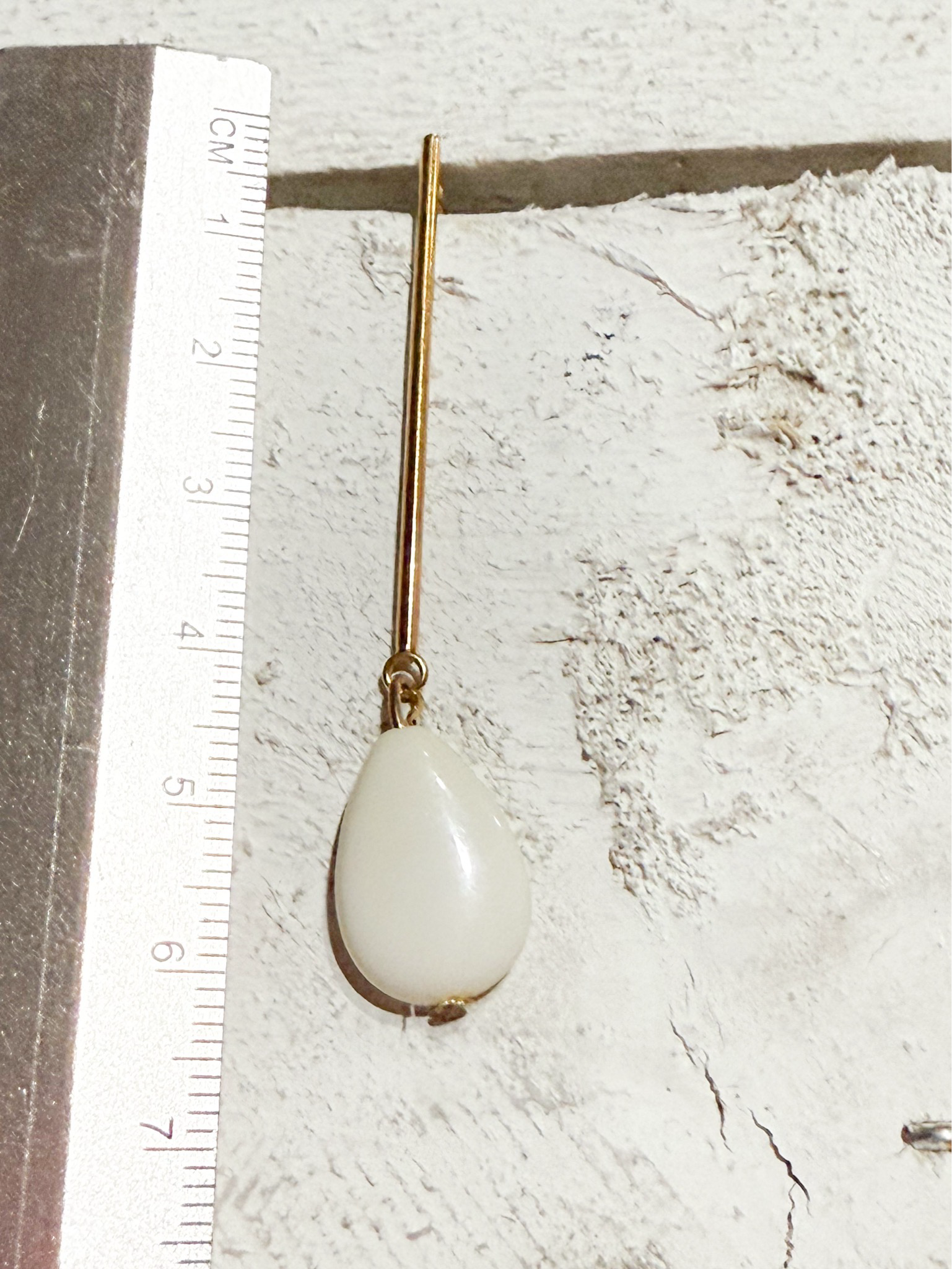 Pendientes barra gota plana natural