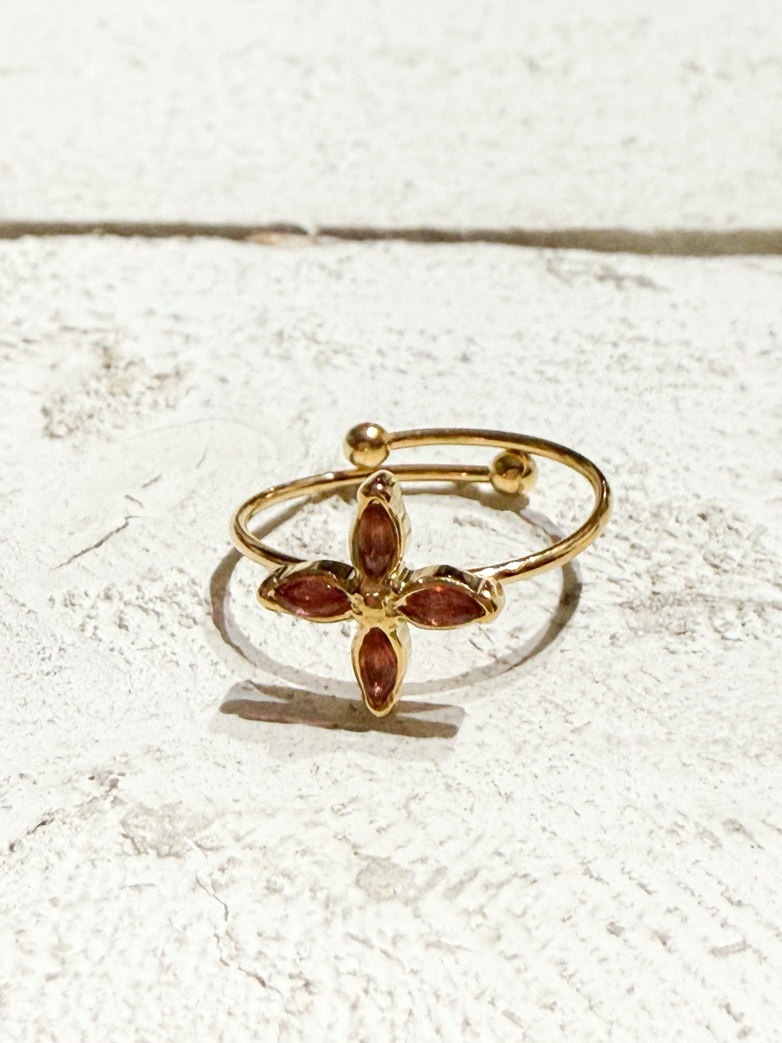 Anillo flor magenta