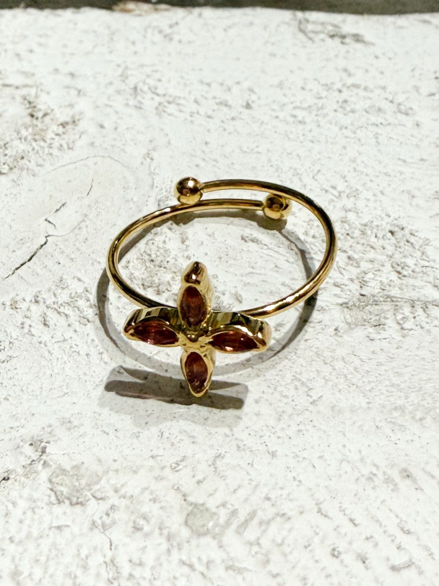 Anillo flor magenta