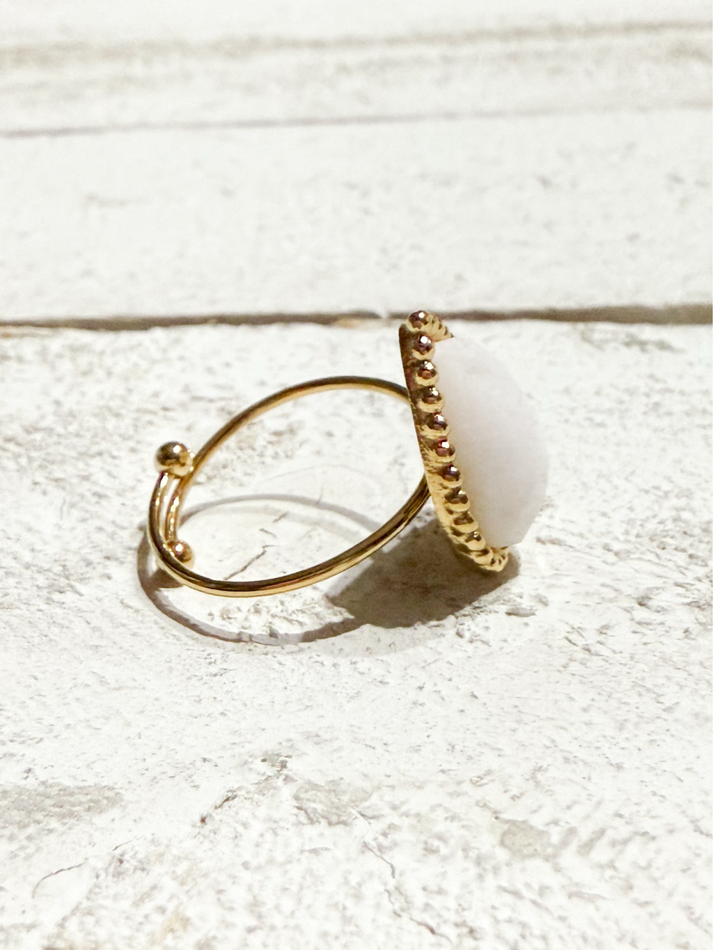 Anillo gota piedra blanca facetada