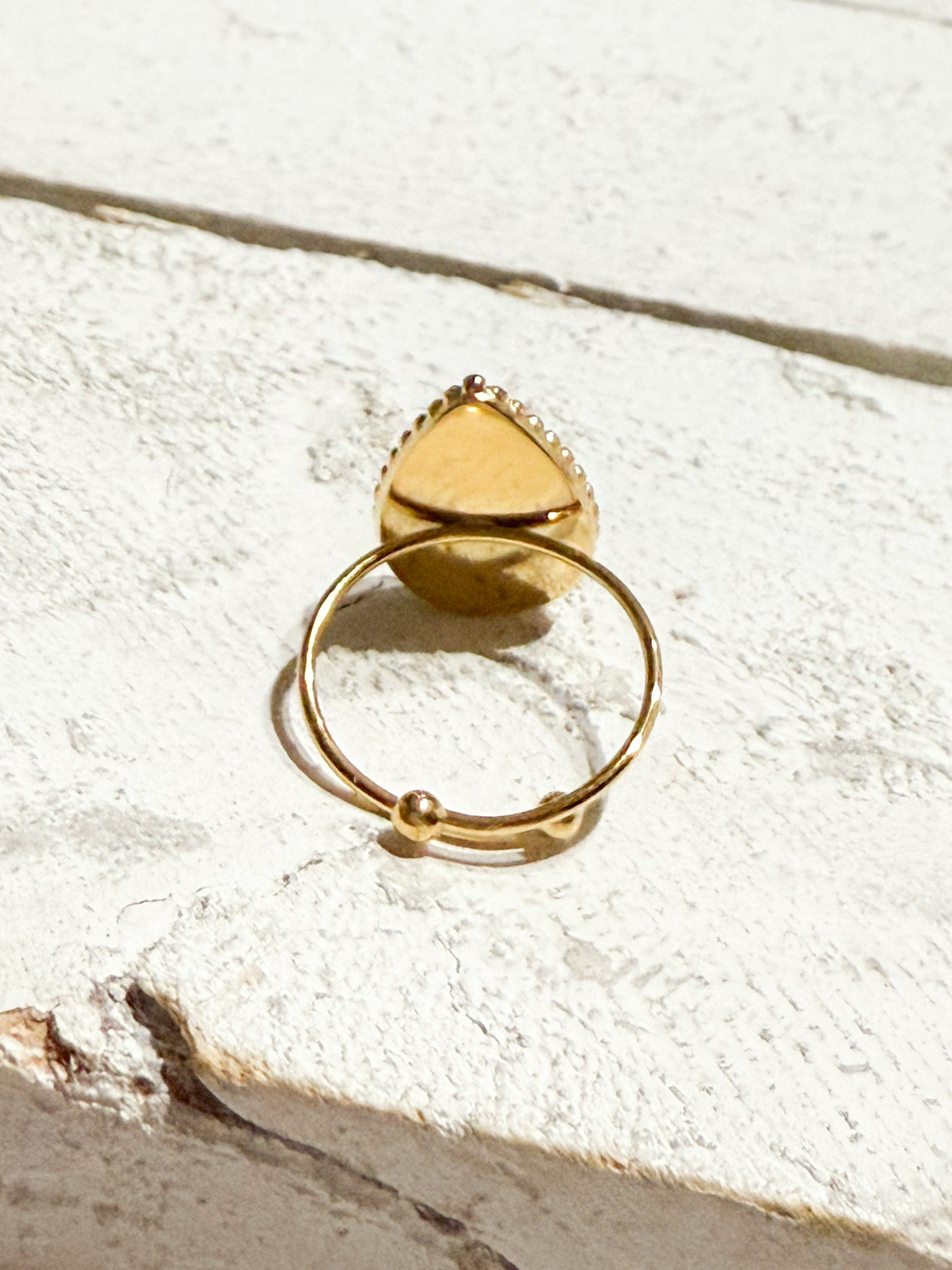 Anillo gota piedra amatista facetada