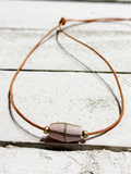 Gargantilla cuero piedra rosa y oro