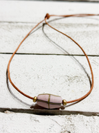Gargantilla cuero piedra rosa y oro