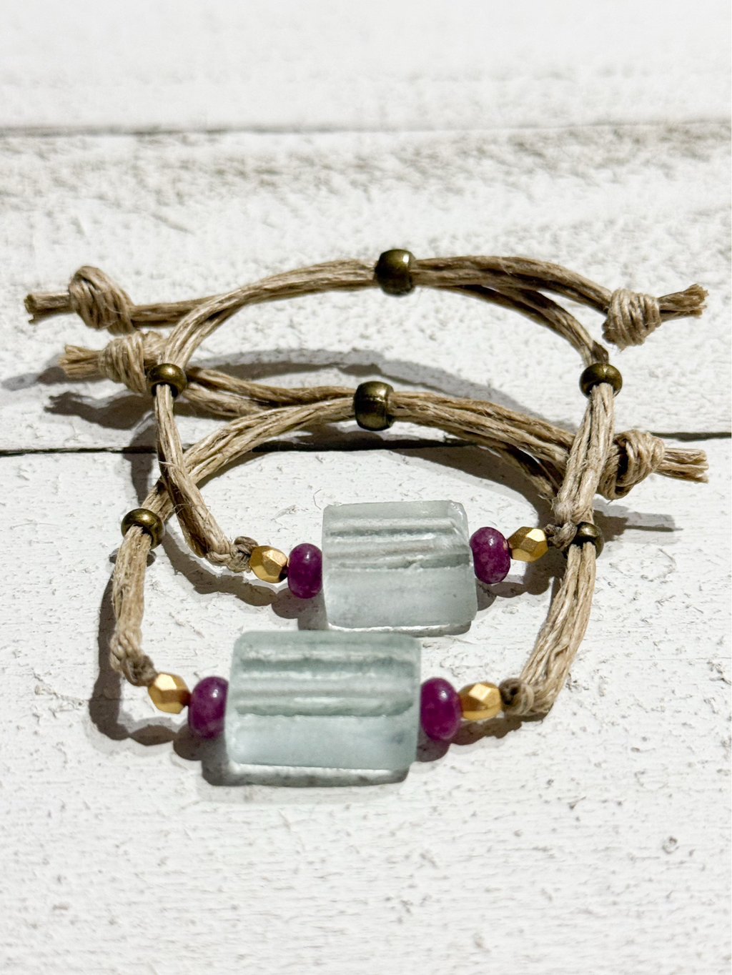 Pulsera cáñamo, piedra agua montada