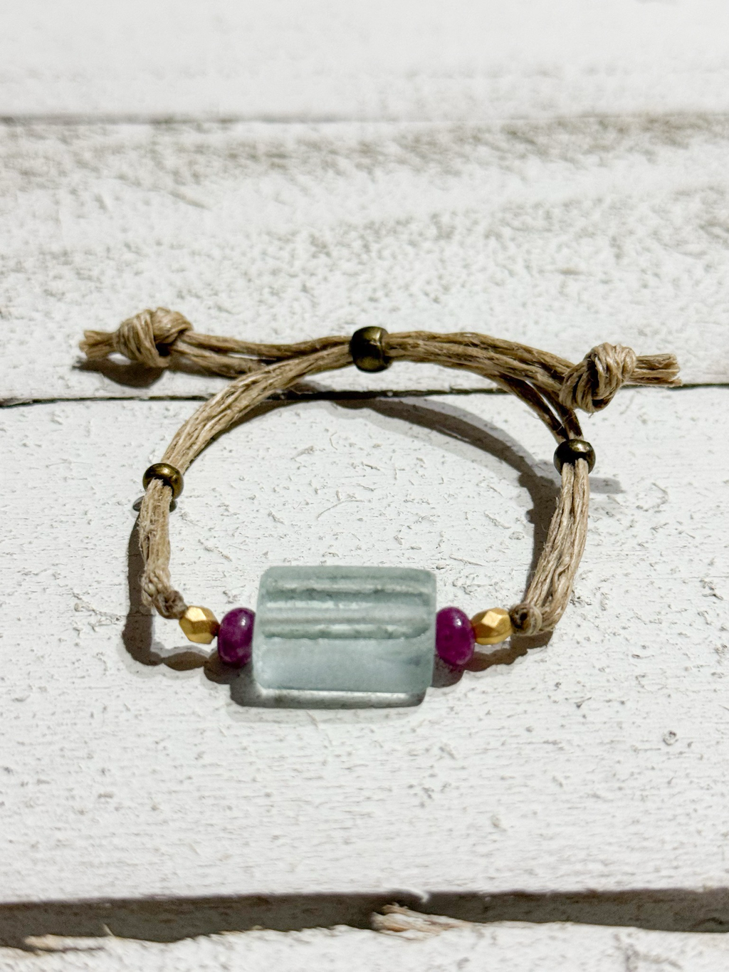 Pulsera cáñamo, piedra agua montada