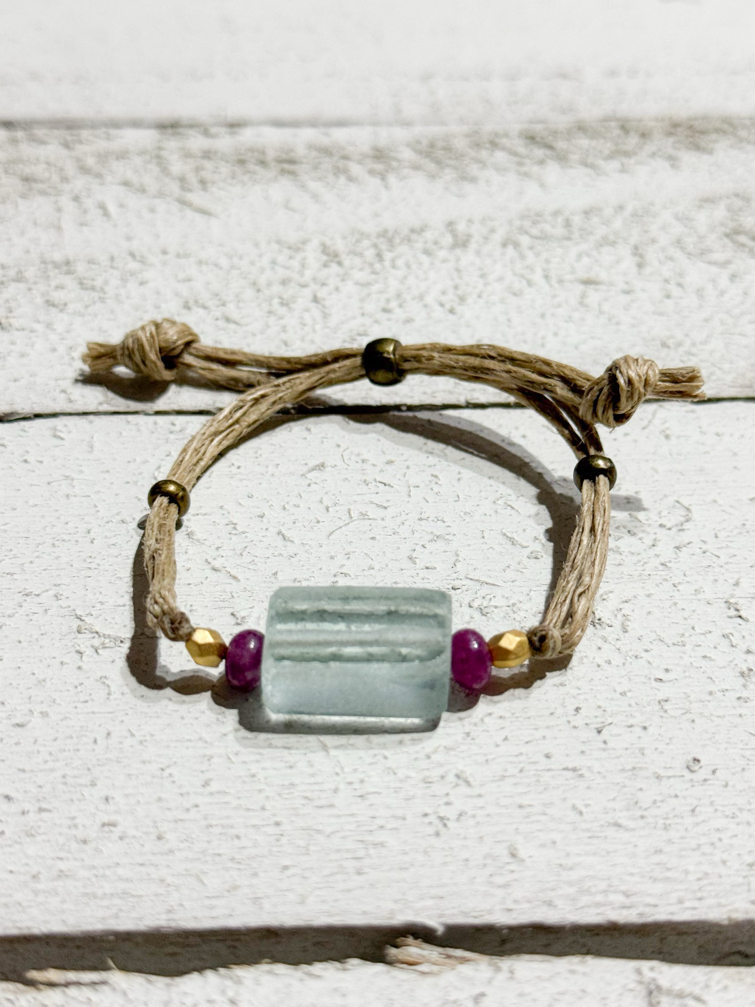 Pulsera cáñamo, piedra agua montada