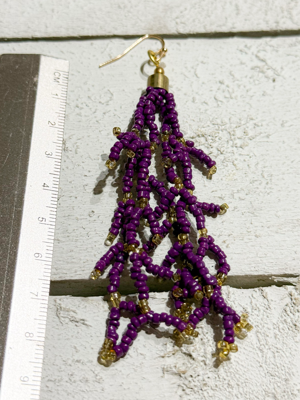 Pendientes pompón miyuki berenjena