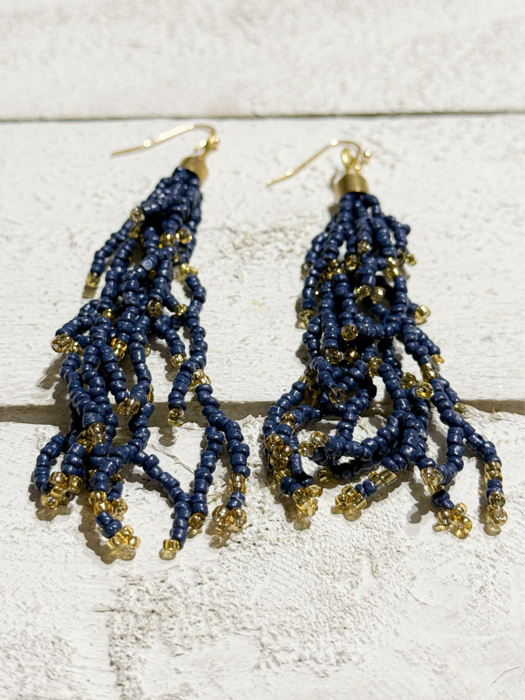 Pendientes pompón miyuki azul marino