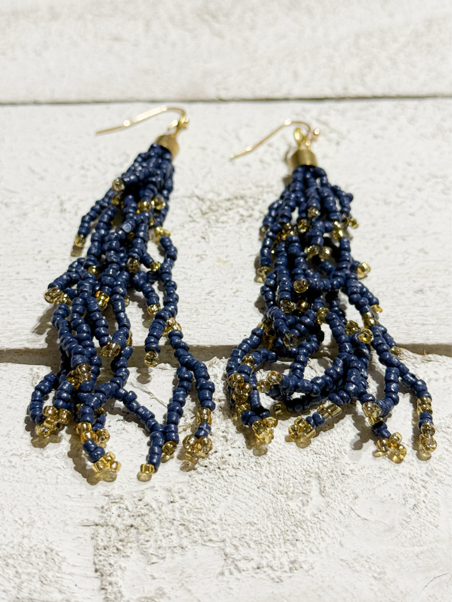 Pendientes pompón miyuki azul marino