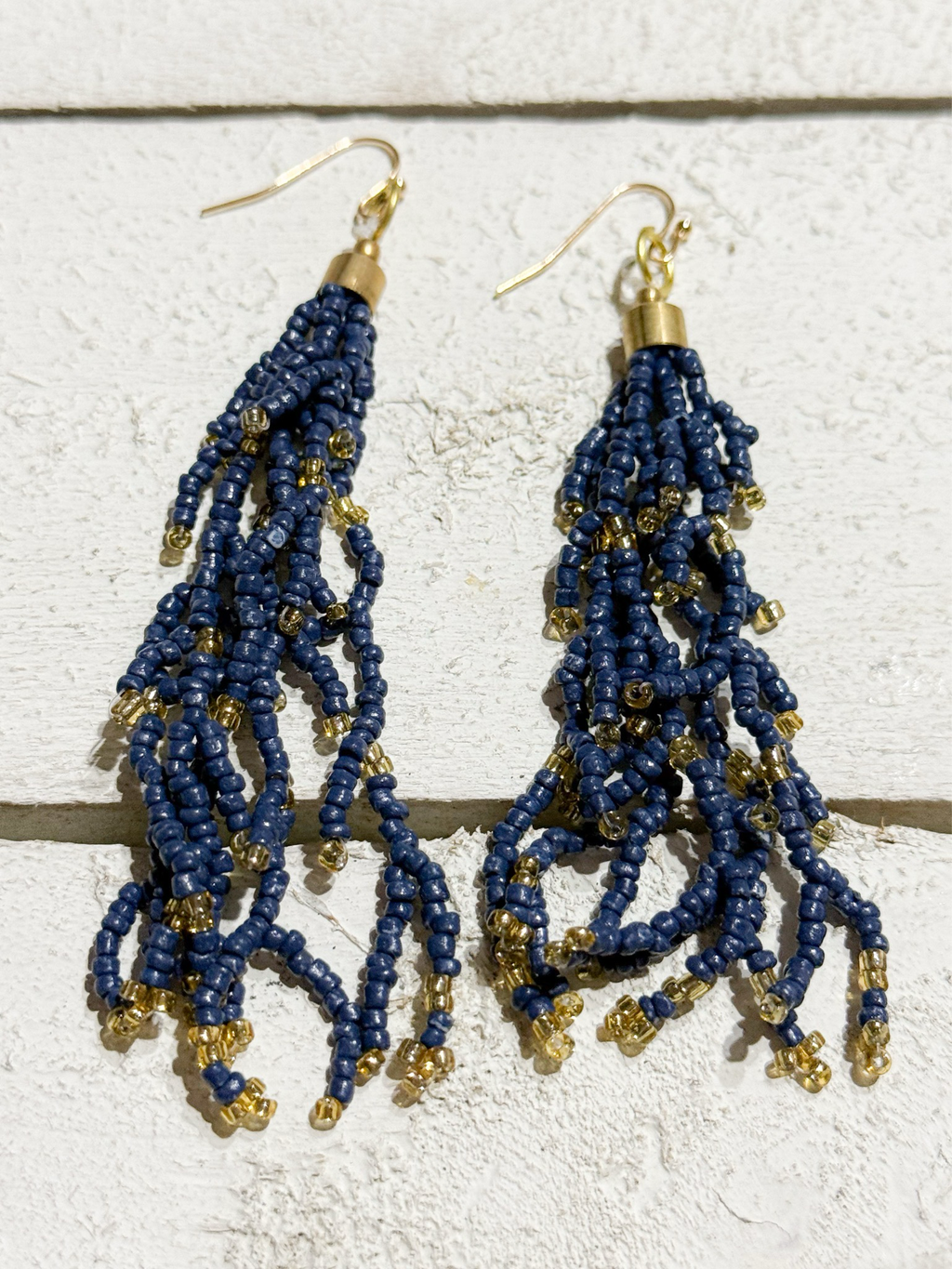 Pendientes pompón miyuki azul marino