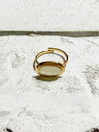 Anillo oval nacarado