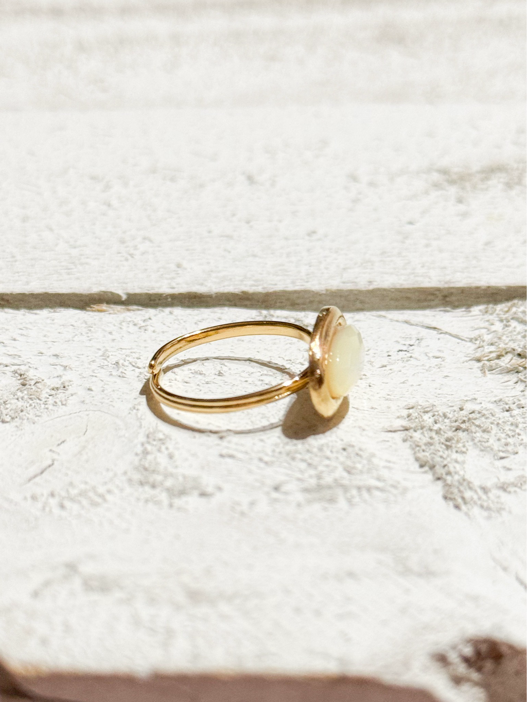 Anillo oval nacarado