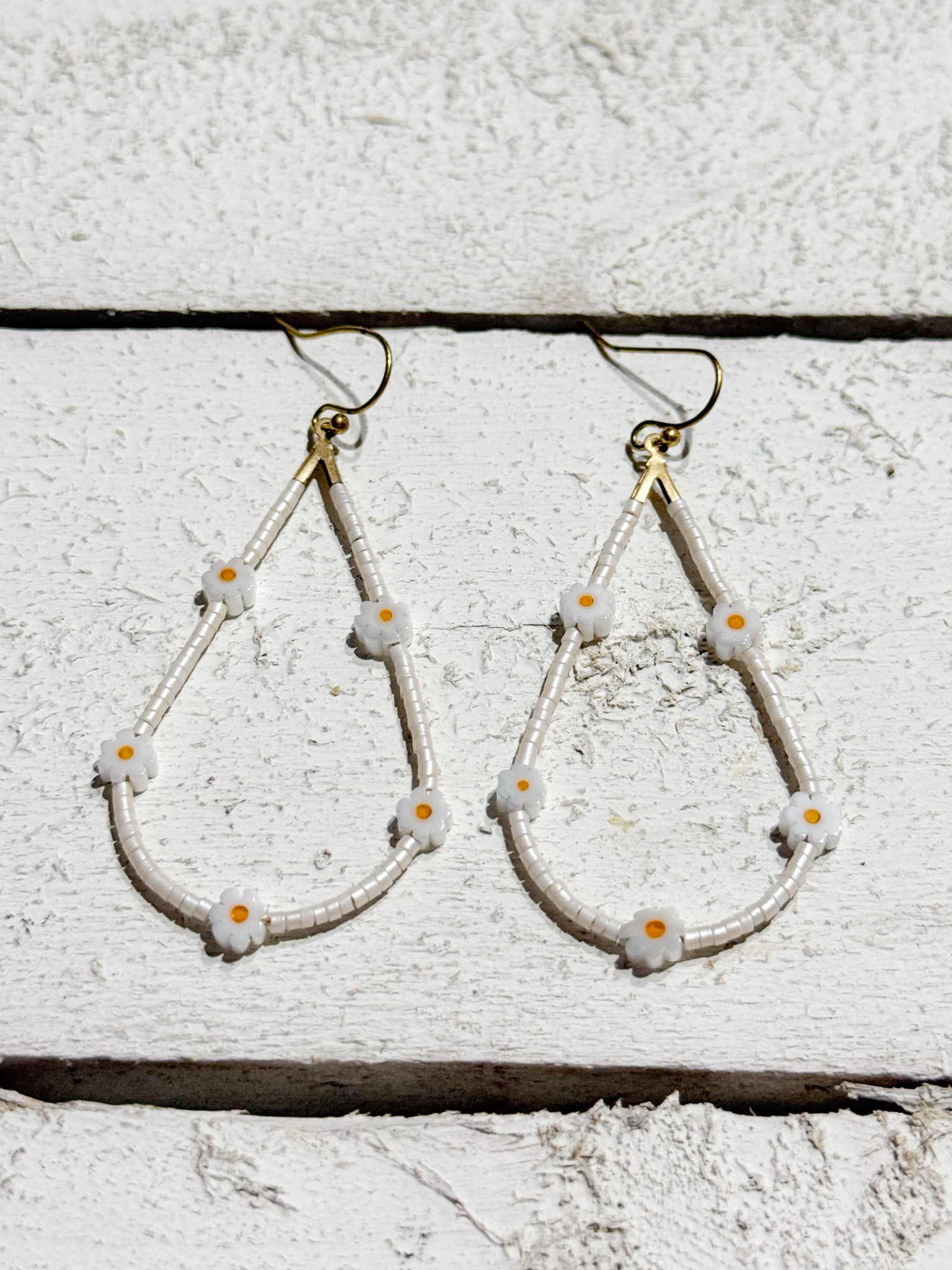 Pendientes gota margaritas natural