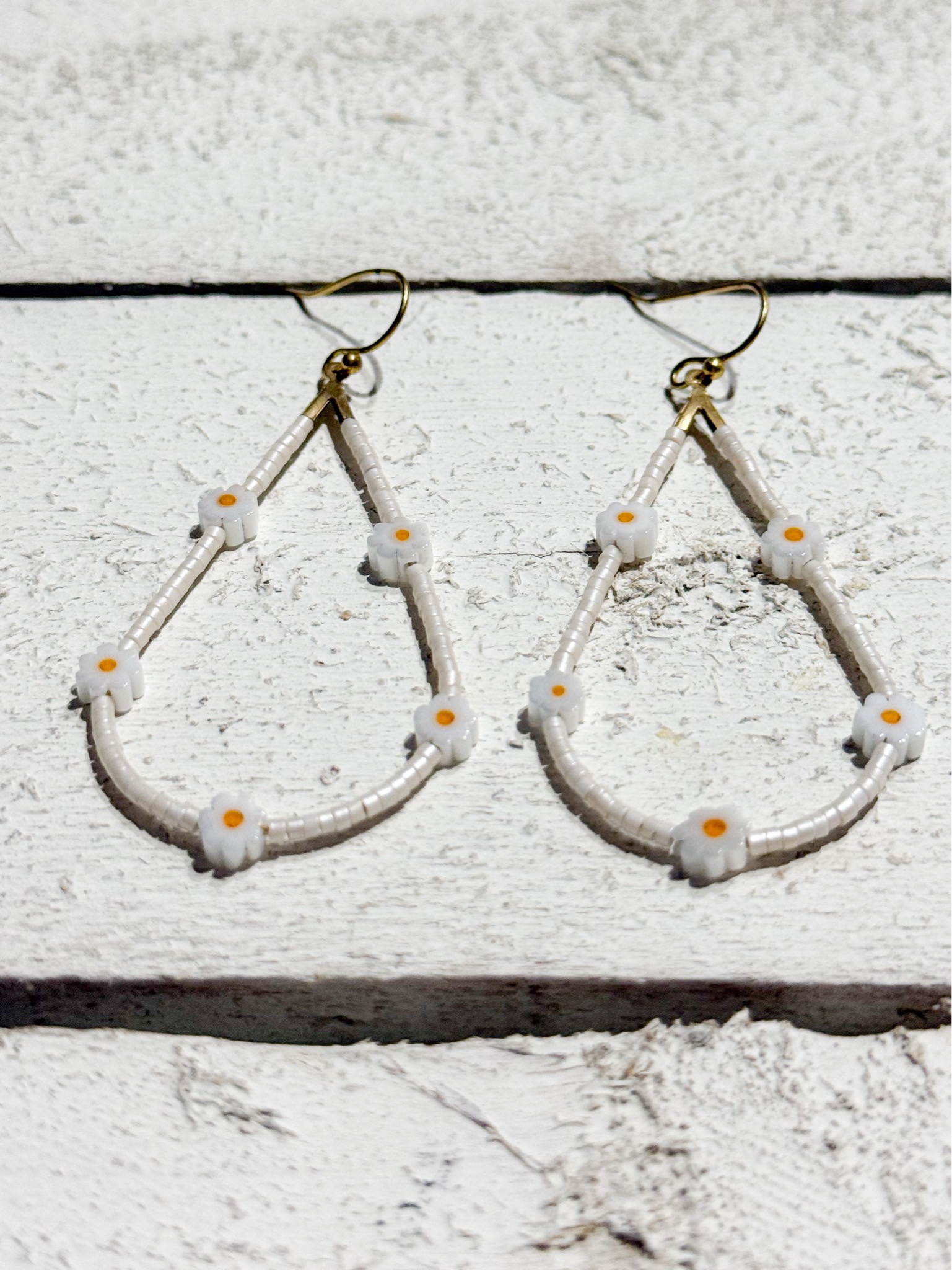 Pendientes gota margaritas natural
