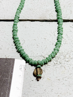 Gargantilla verde colgante