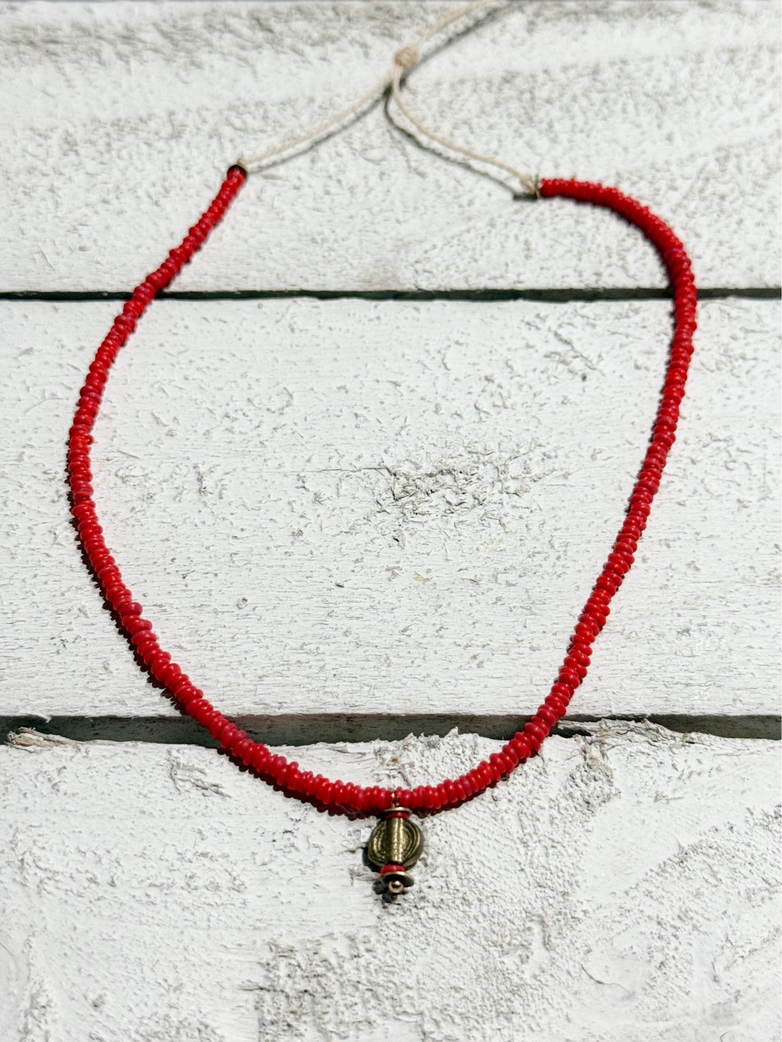 Gargantilla rojo coral colgante