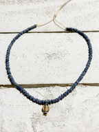 Gargantilla gris colgante