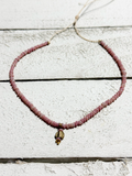 Gargantilla rosa colgante