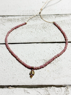 Gargantilla rosa colgante