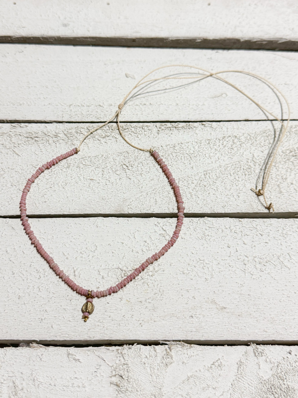 Gargantilla rosa colgante