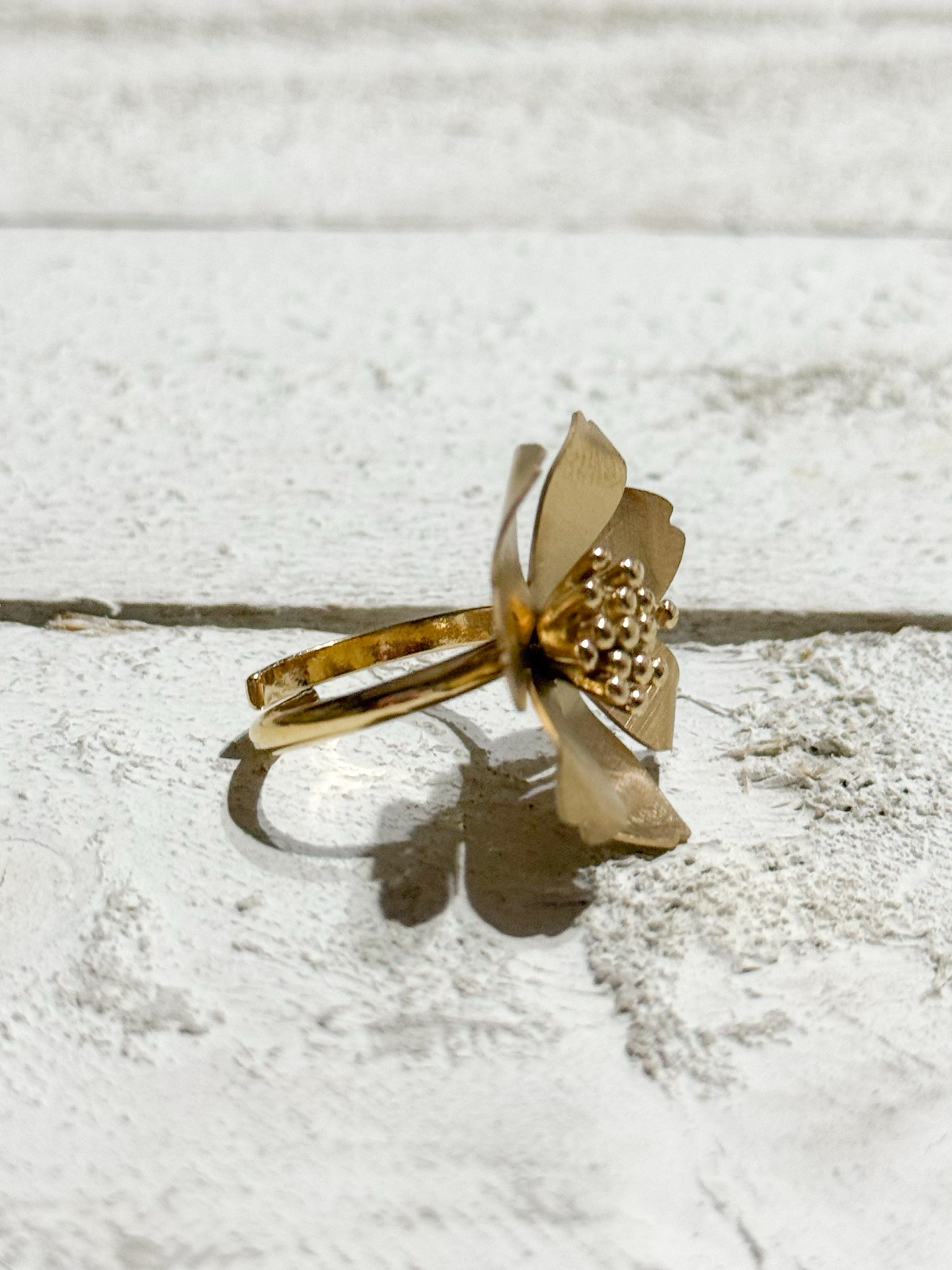 Anillo flor acero