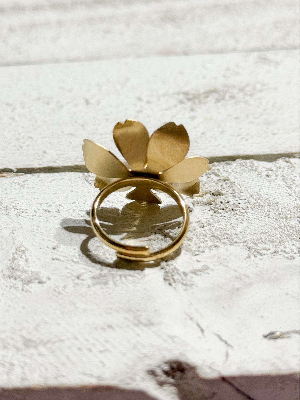 Anillo flor acero