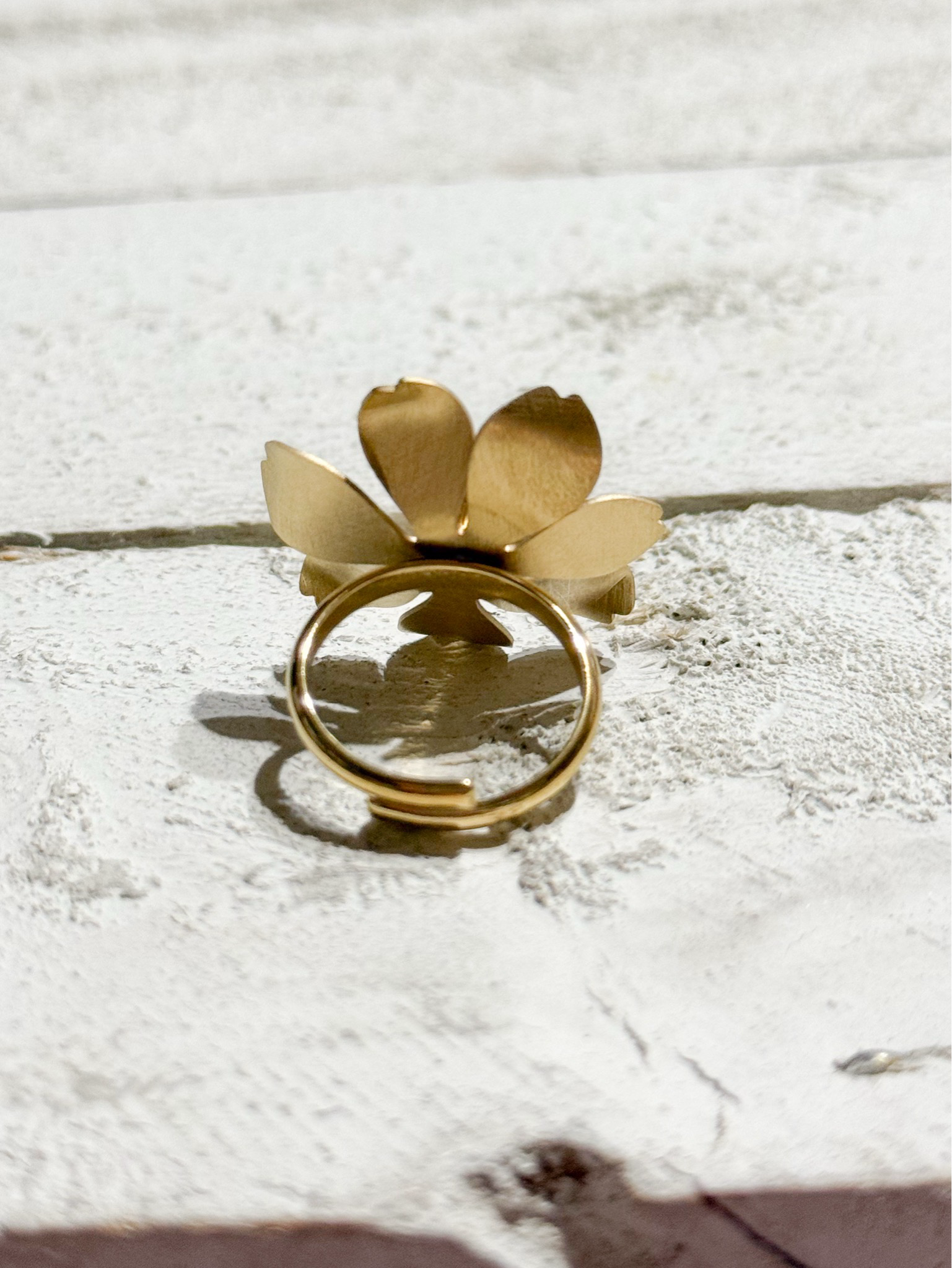 Anillo flor acero