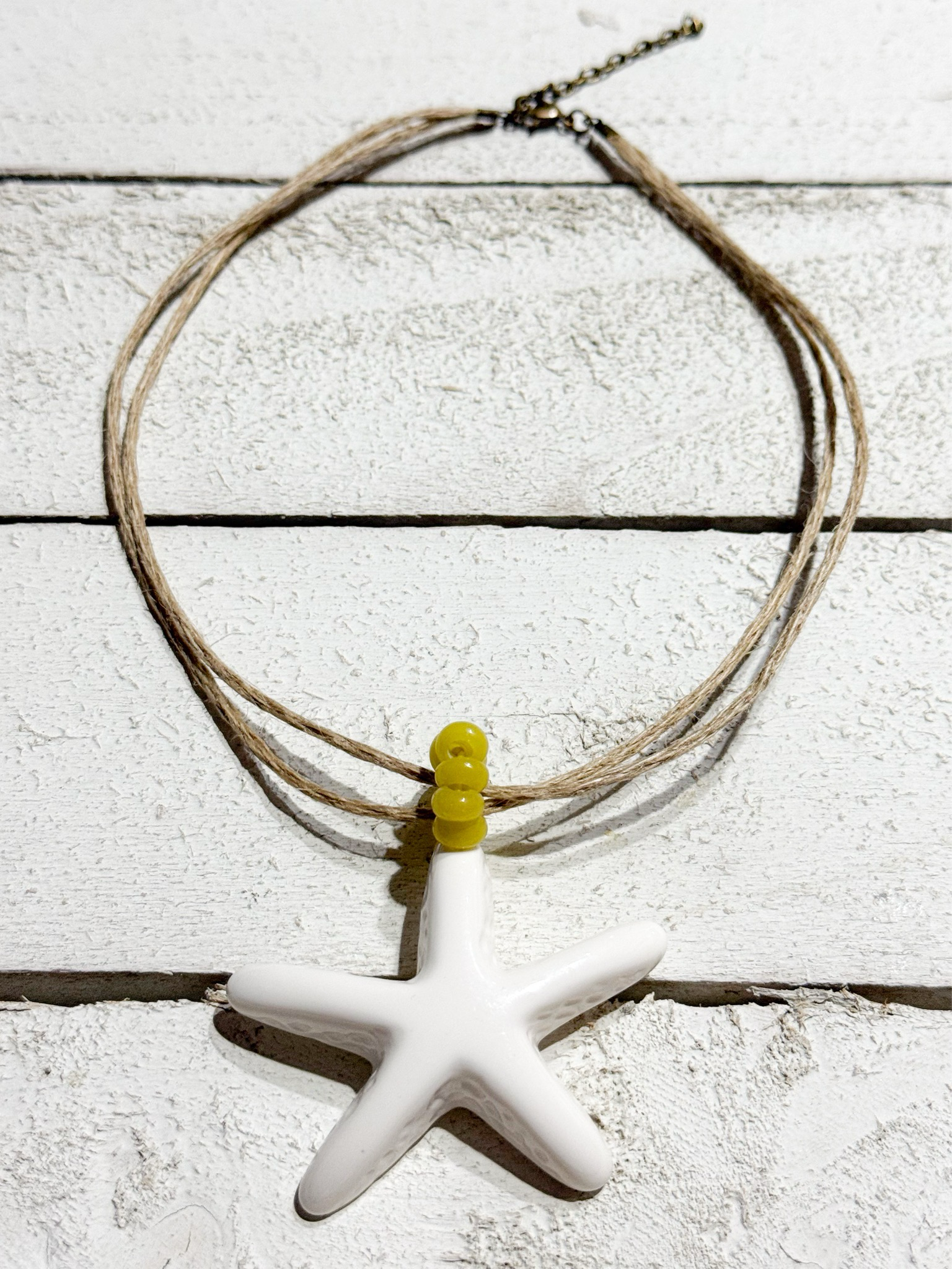 Gargantilla estrella cáñamo mostaza