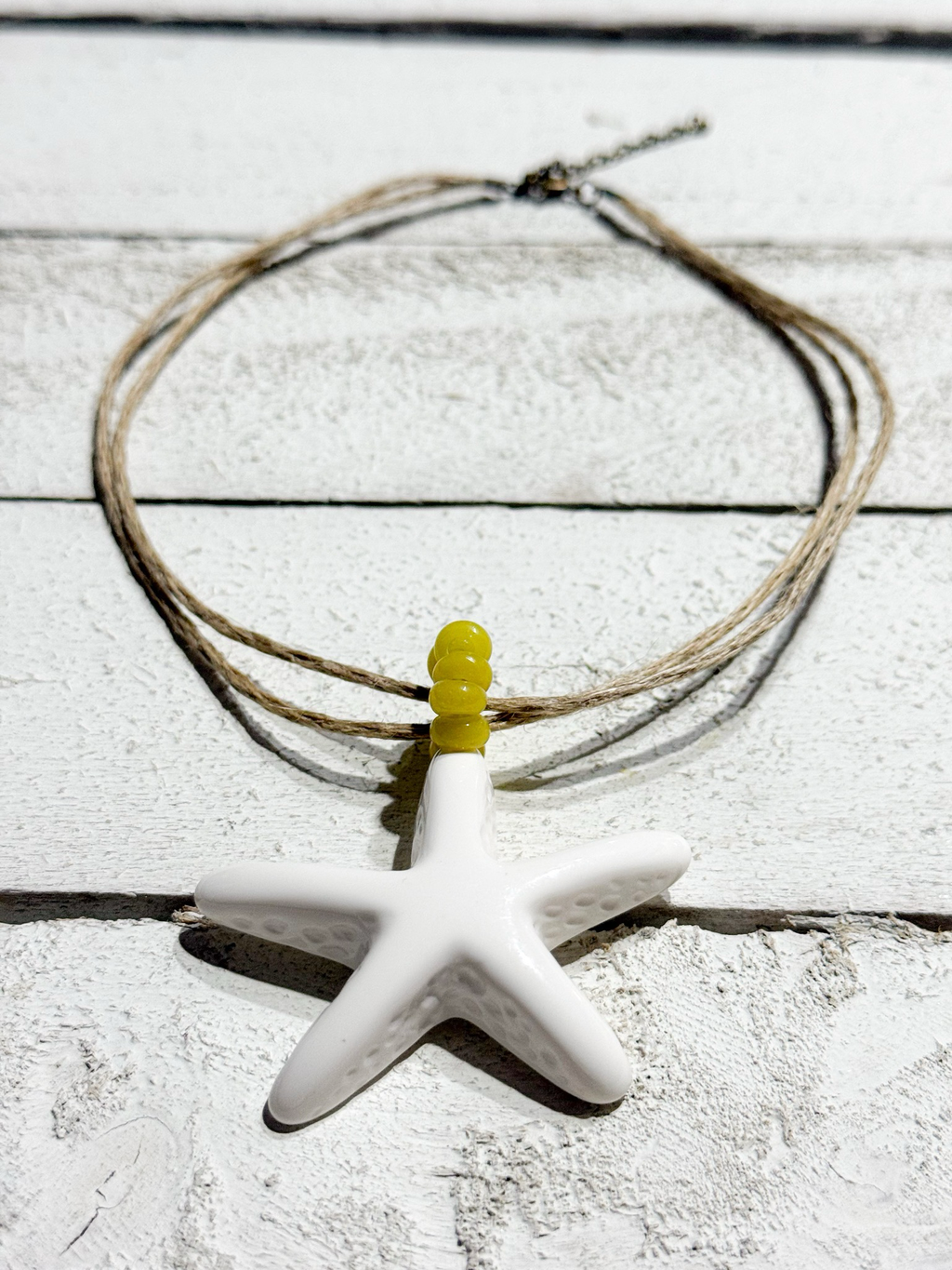 Gargantilla estrella cáñamo mostaza