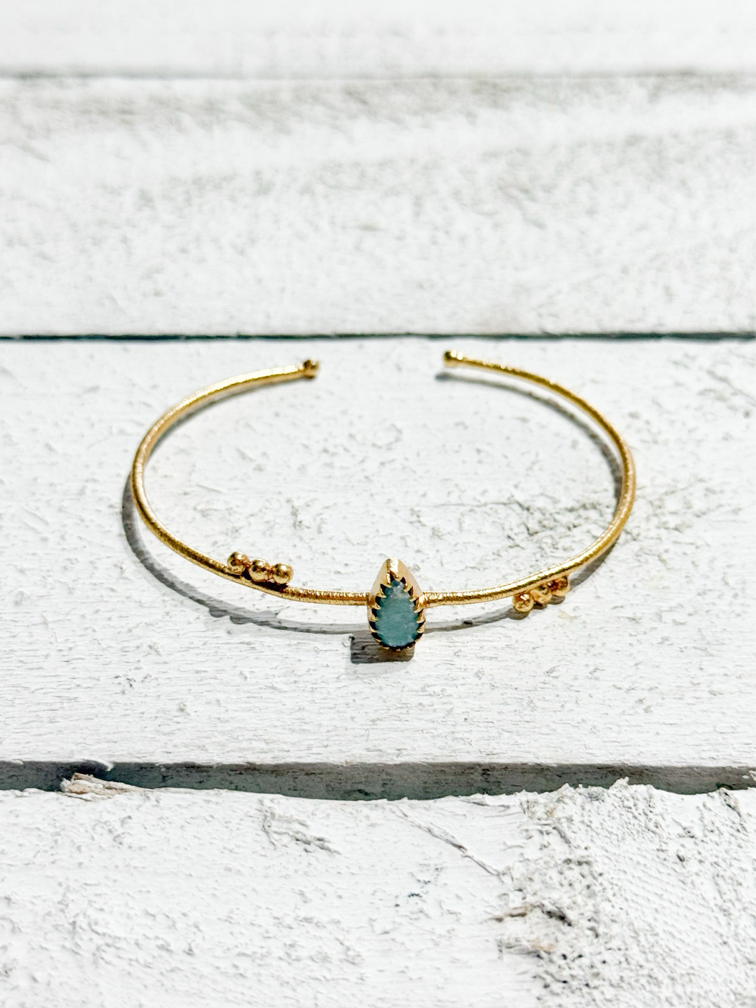 Pulsera rígida gota amazonita
