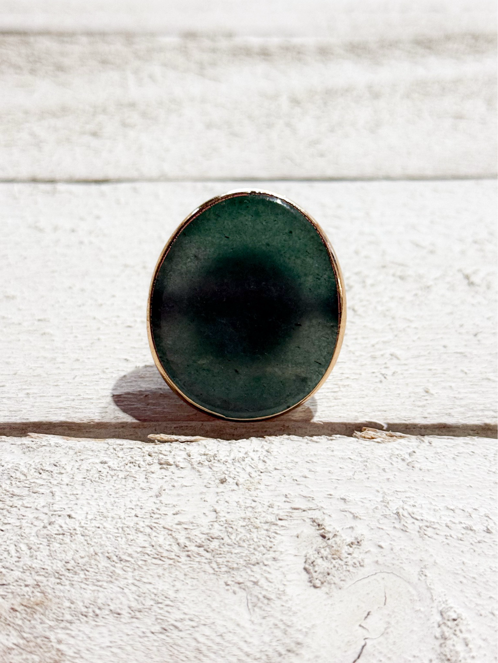 Anillo piedra verde irregular