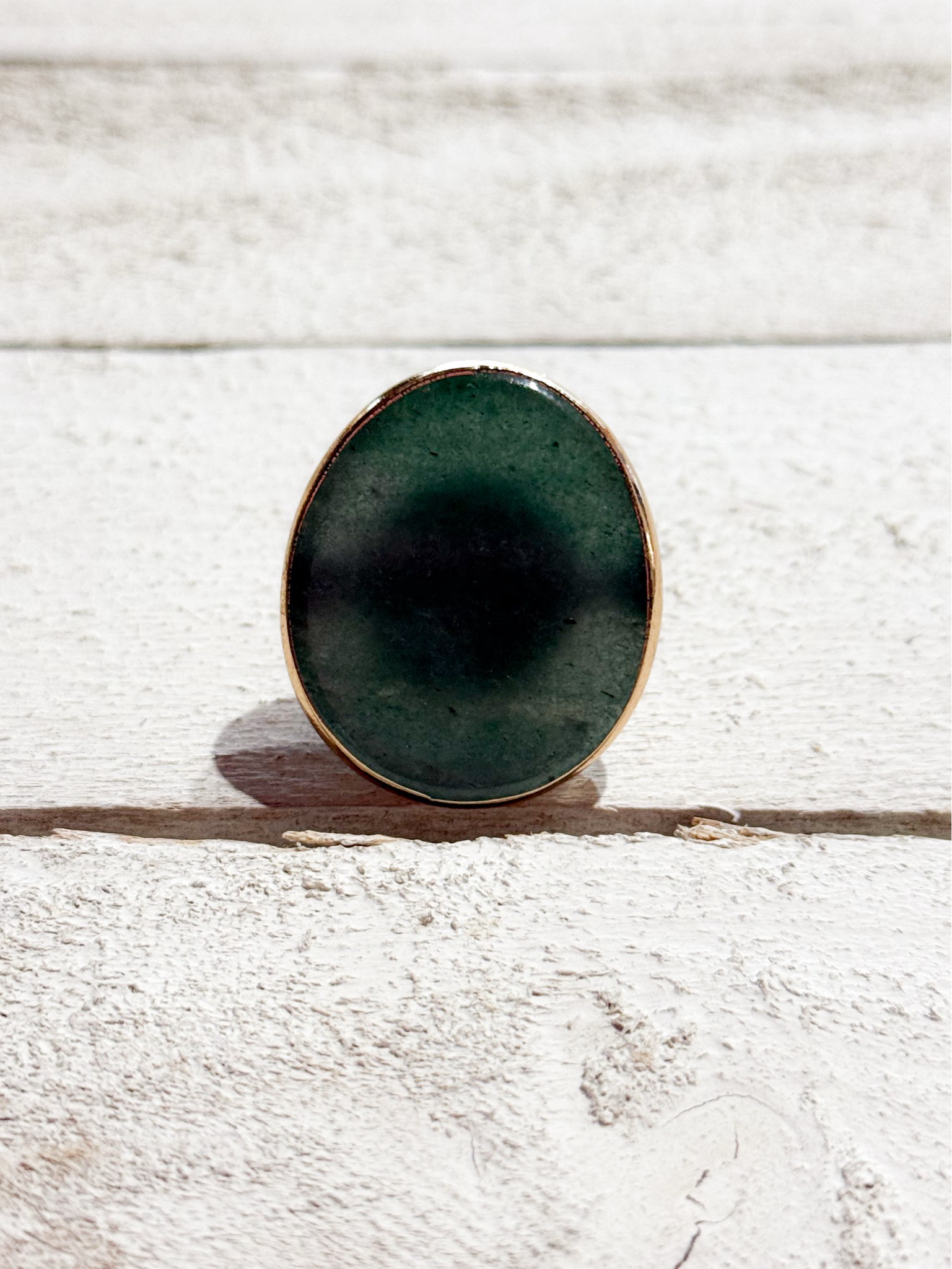 Anillo piedra verde irregular