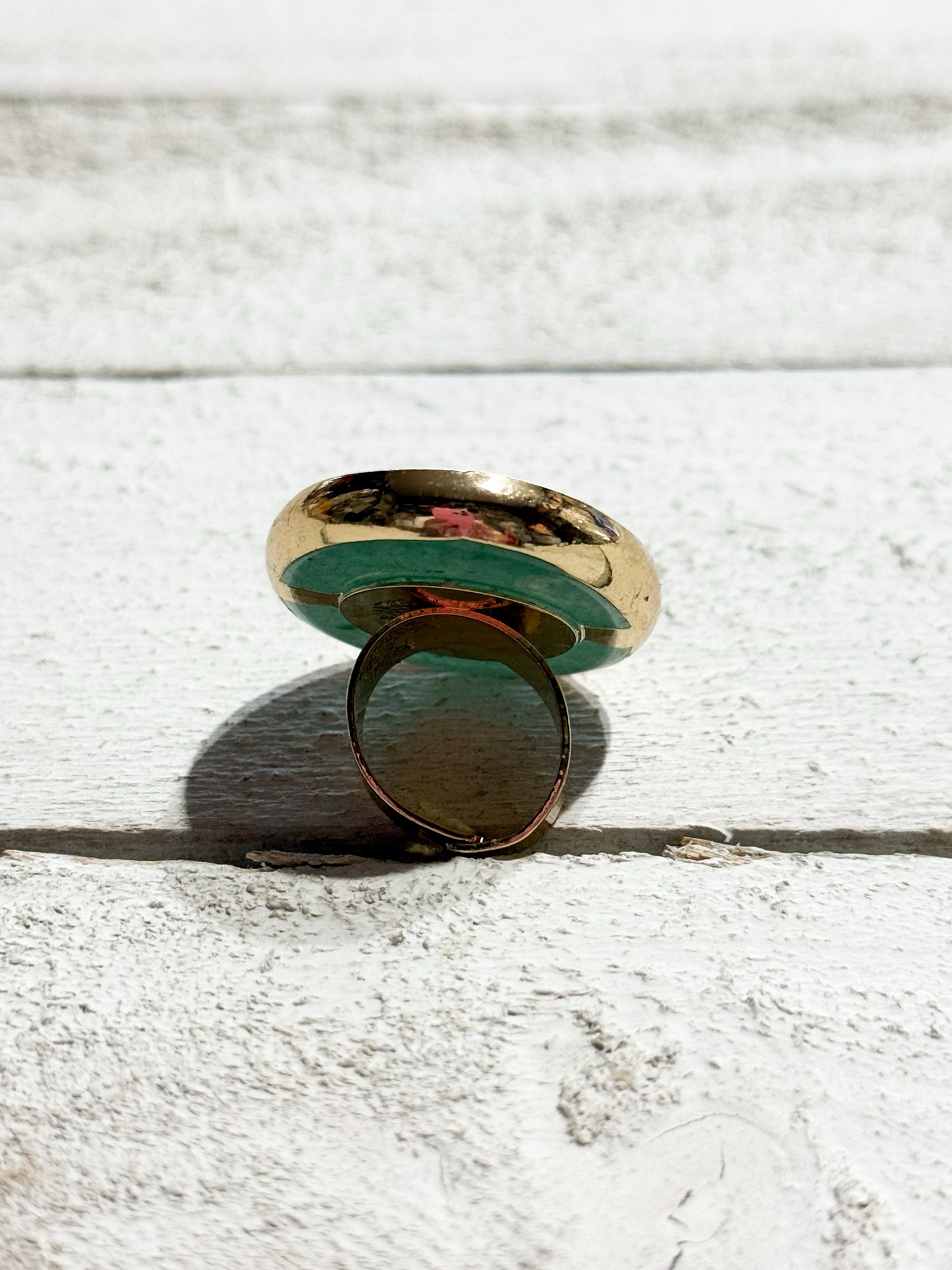 Anillo piedra verde irregular