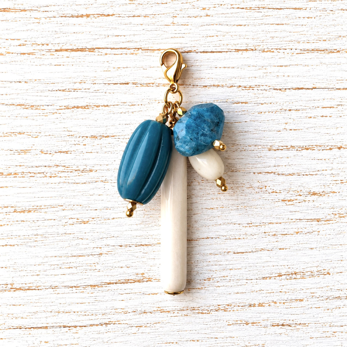 Charm caramelo azul