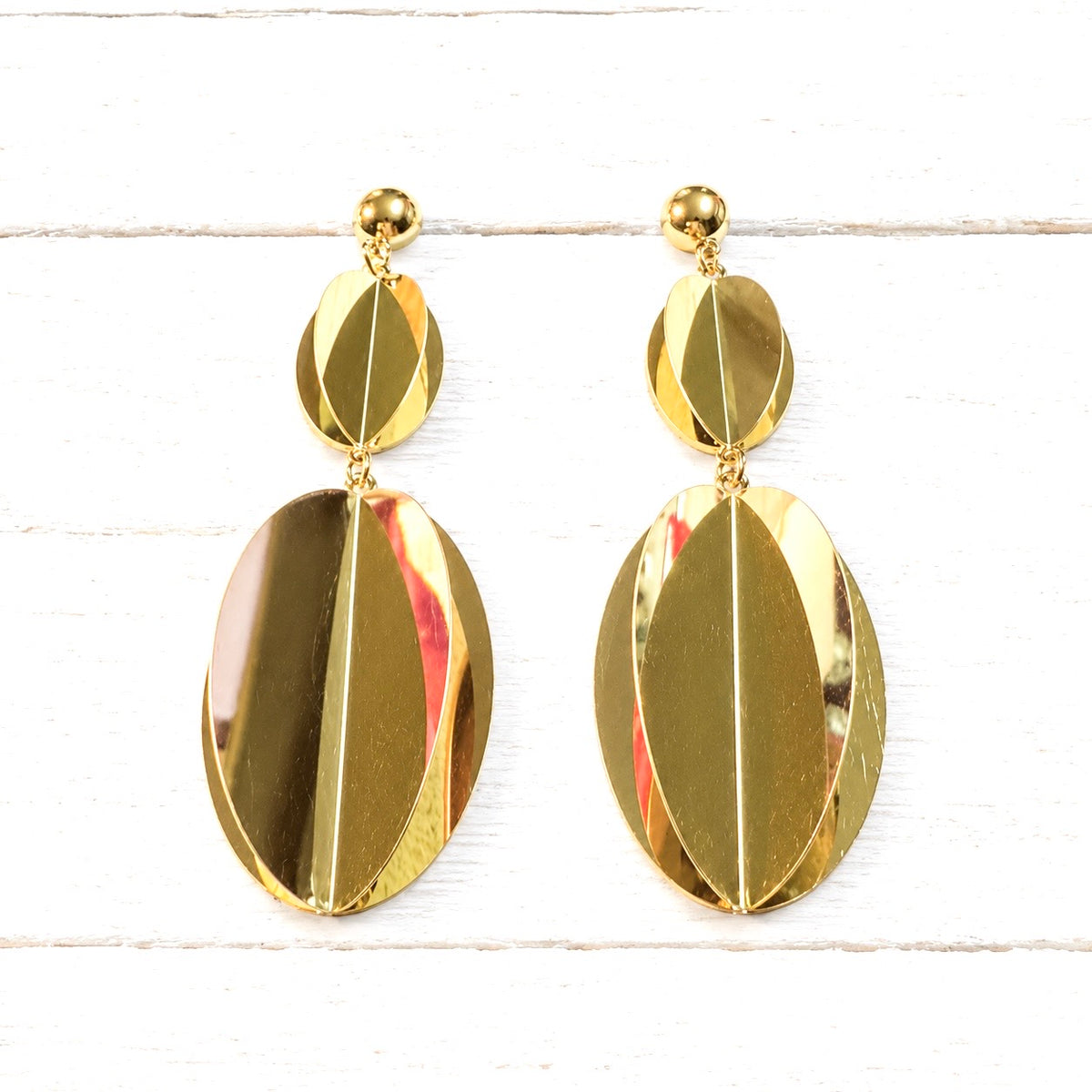 Pendientes figuras relieve