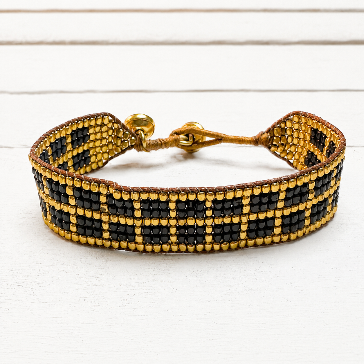 Pulsera egipcia negra y dorada