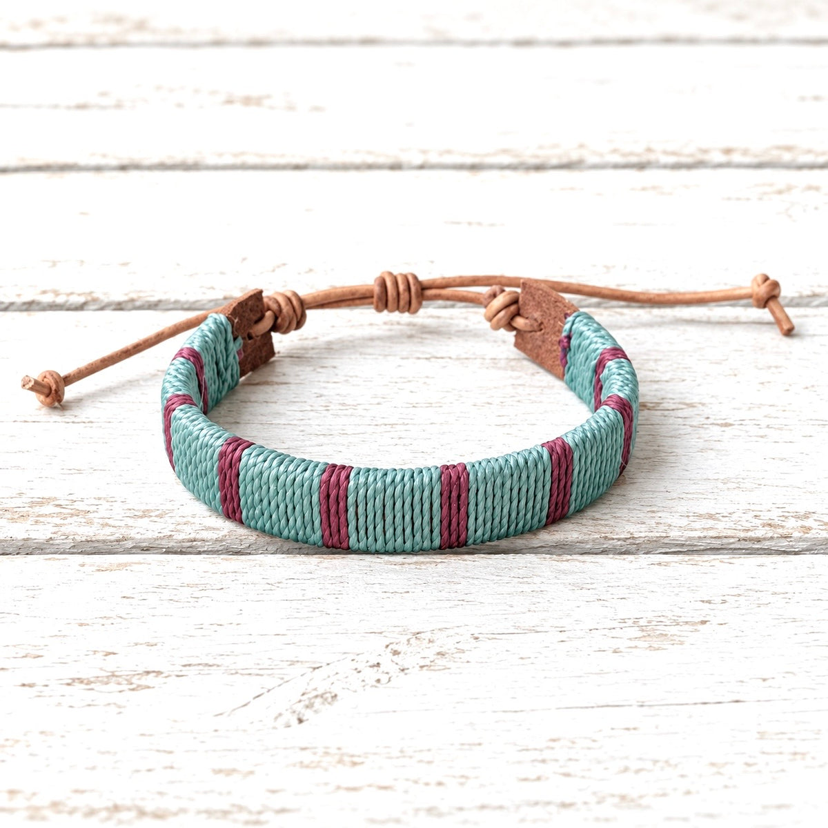 Pulsera ancha cuero azul/berenjena