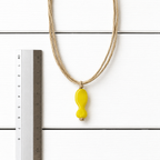 Gargantilla cáñamo pez amarillo