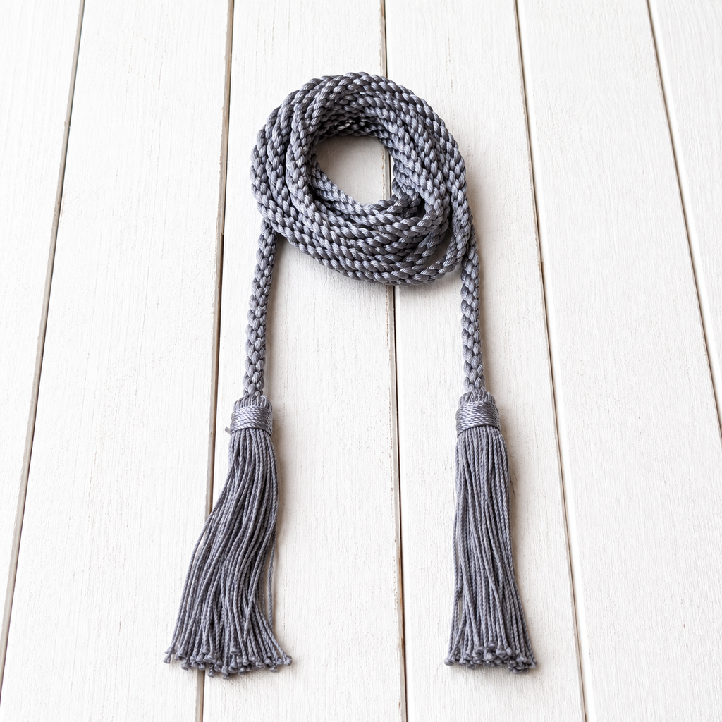 Collar cinturón pompones gris