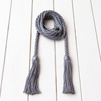 Collar cinturón pompones gris