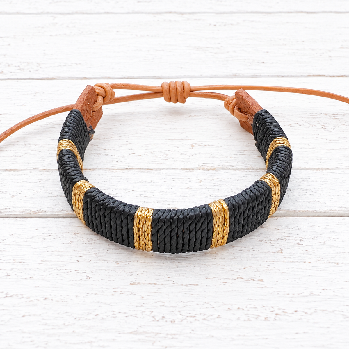 Pulsera ancha cuero gris oscuro/dorada