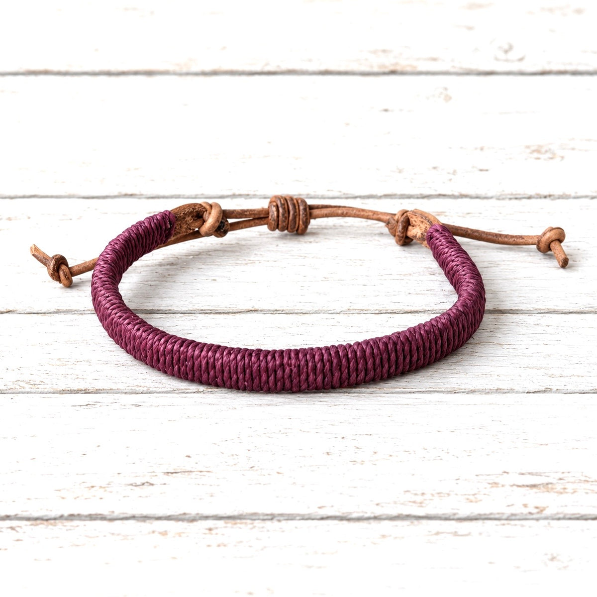 Pulsera cuero plano granate